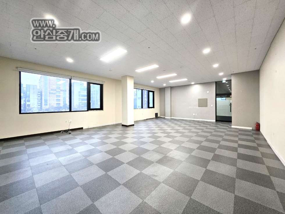 전북 전주완산구 효자동2가 신시가지 2층 //천정에어컨 설치 월세 매물번호 10070 사진 2